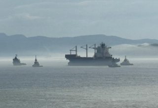 Remorquage LIVORNO EXPRESS par Abeille HORIZON